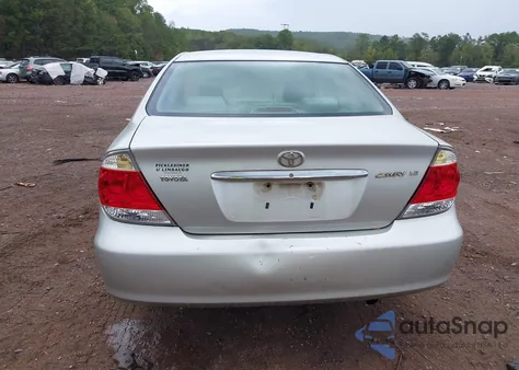 2003 Toyota Camry Le z USA, uszkodzony, nr VIN 4T1BE32K83U751432